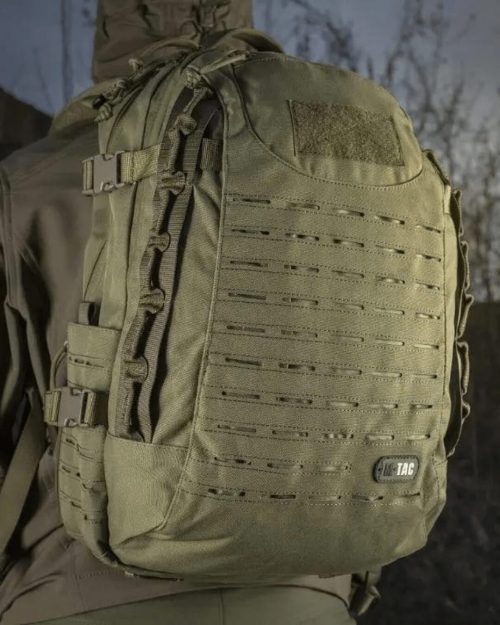 M-Tac рюкзак Intruder Pack Olive на спині